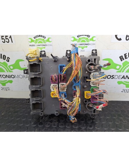 [102047] CAJA RELES / FUSIBLES - RENAULT PREMIUM ROUTE -2006 (01/2005 - 01/2013)