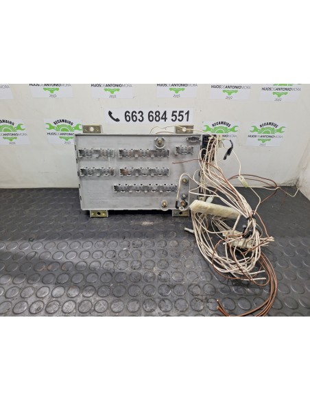 [106093] CAJA RELES / FUSIBLES - MAN LE 140