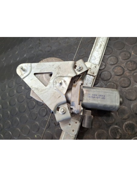 [104235] ELEVALUNAS DELANTERO DERECHO - RENAULT TRAFIC CAJA CERRADA (AB 4.01)