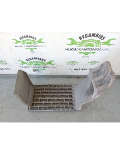 [106164] ESTRIBO DELANTERO DERECHO - RENAULT M 230