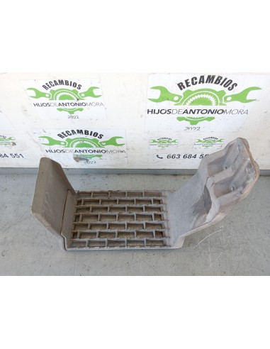 [106164] ESTRIBO DELANTERO DERECHO - RENAULT M 230