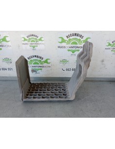 [106164] ESTRIBO DELANTERO DERECHO - RENAULT M 230 2