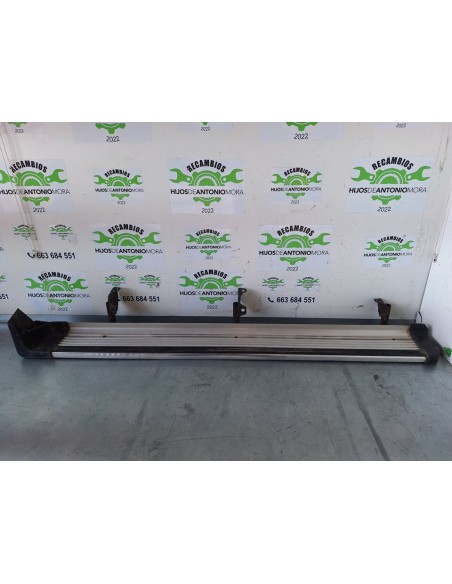 [99390] ESTRIBO DELANTERO DERECHO - MITSUBISHI MONTERO (L040)