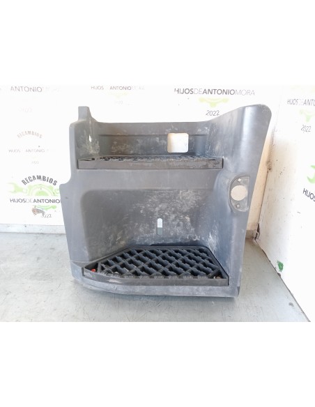 [106221] ESTRIBO DELANTERO IZQUIERO - RENAULT HR XXX.18/26 PREMIUM 01 - (01/2001 - 12/2006)