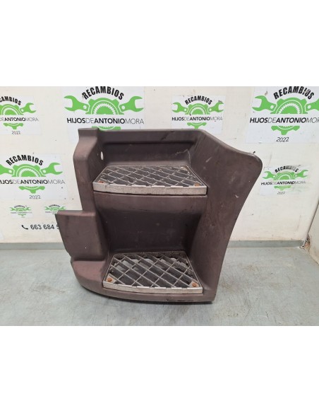 [101274] ESTRIBO DELANTERO IZQUIERO - RENAULT HR XXX.18/26 PREMIUM 01 - (01/2001 - 12/2006)