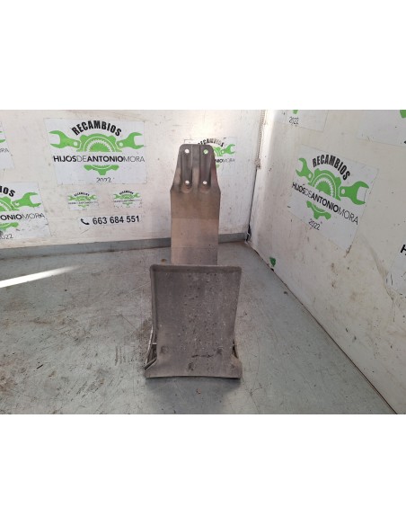 [106165] ESTRIBO DELANTERO IZQUIERO - RENAULT M 230