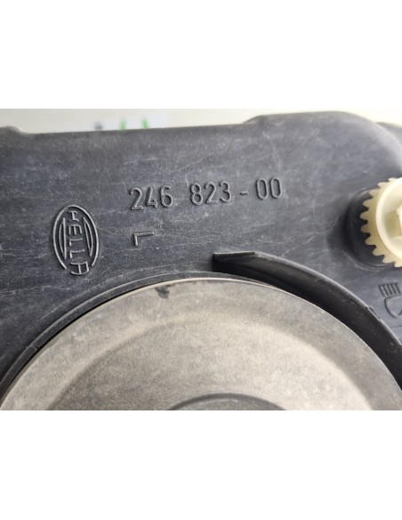 [106300] FARO DERECHO - RENAULT MAGNUM 480 DXI