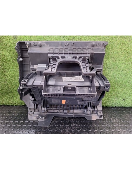 [101596] GUANTERA - VOLKSWAGEN T-ROC (01/2017 - 12/2020)