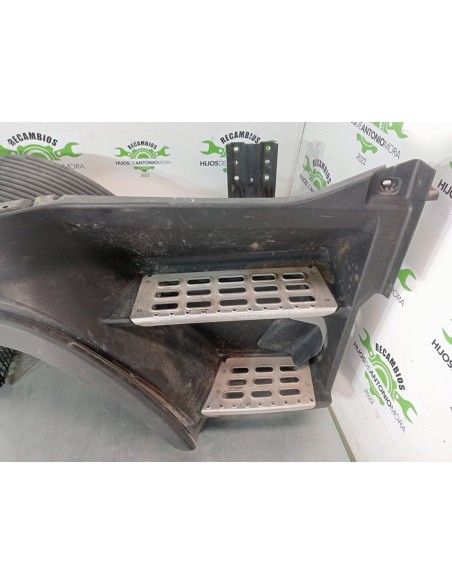 [100406] GUARDABARROS BAJO CABINA DERECHO - VOLVO FH 12 2002 - (01/2002 - 01/2006)