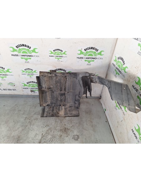 [106733] GUARDABARROS BAJO CABINA IZQUIERDO - MITSUBISHI CANTER 01/96 - (01/1996 - 01/2001)