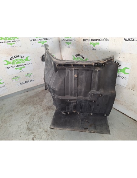 [106733] GUARDABARROS BAJO CABINA IZQUIERDO - MITSUBISHI CANTER 01/96 - (01/1996 - 01/2001)