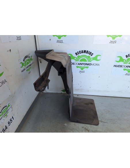 [101659] GUARDABARROS FIJO CABINA DERECHO - NISSAN CABSTAR 01.04 - (01/2004 - 01/2006)