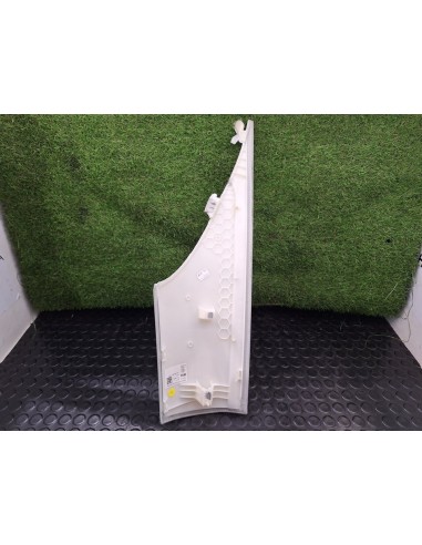 [101935] GUARNECIDO PILAR DERECHO - AUDI A8...