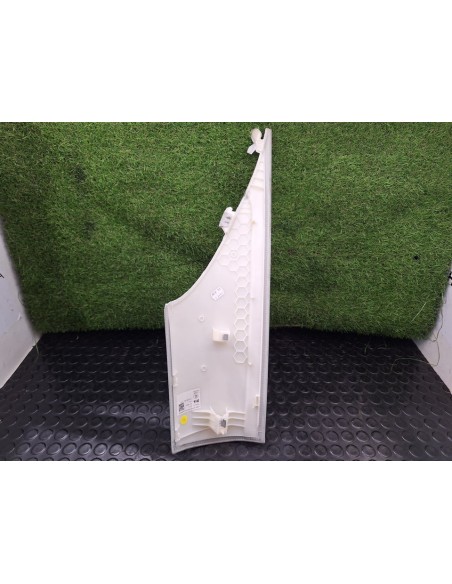 [101935] GUARNECIDO PILAR DERECHO - AUDI A8 (D2) (01/1994 - 01/1999)