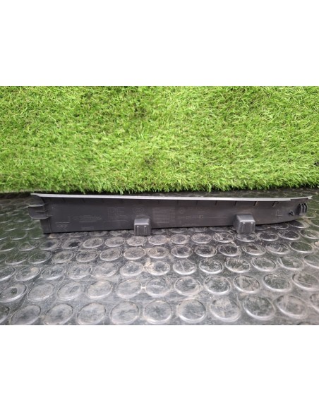 [102127] GUARNECIDO PILAR DERECHO - VOLKSWAGEN TIGUAN