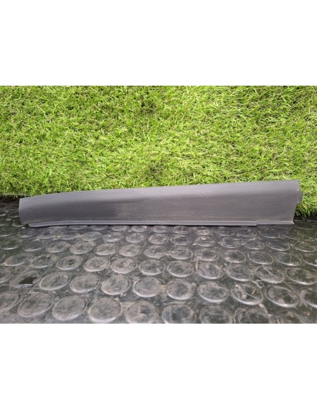 [102126] GUARNECIDO PILAR DERECHO - VOLKSWAGEN TIGUAN