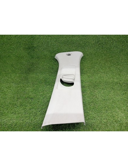 [96503] GUARNECIDO PILAR DERECHO - SKODA FABIA