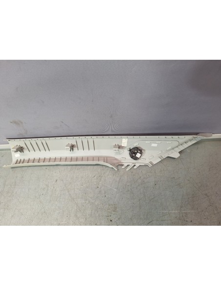 [102178] GUARNECIDO PILAR DERECHO - VOLKSWAGEN CRAFTER (01/2019 - ...)