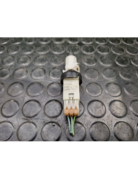 [101769] INTERRUPTOR LUZ FRENO - IVECO DAILY CAJA CERRADA