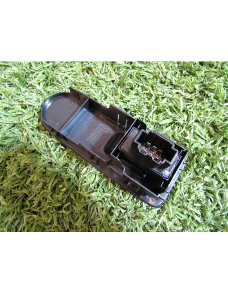 [94101] MANDO ELEVALUNAS DELANTERO DERECHO - VOLKSWAGEN UP! (122) (01/2016 - 12/2018)