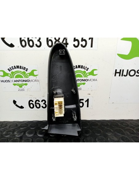 [98735] MANDO ELEVALUNAS DELANTERO DERECHO - IVECO STRALIS (AS) (01/2012 - 01/2019)