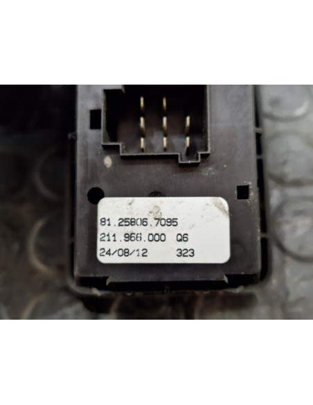 [106777] MANDO ELEVALUNAS DELANTERO DERECHO - MAN TGX 18.XXX (01/2007 - 12/2017)