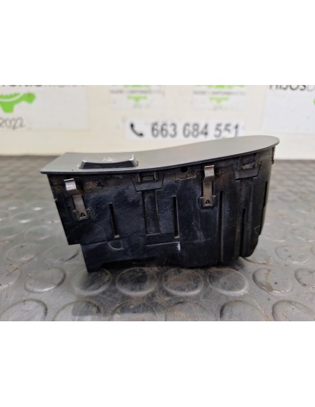 [102484] MANDO ELEVALUNAS DELANTERO DERECHO - MAN TG-A 32.XXX