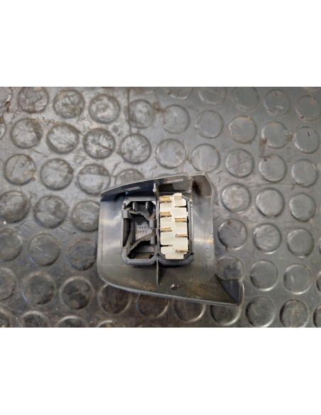 [104458] MANDO ELEVALUNAS DELANTERO DERECHO - SCANIA SERIE 4 (P/R 94 G) (01/1996 - 01/2004)