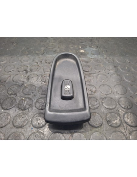 [105101] MANDO ELEVALUNAS DELANTERO DERECHO - IVECO DAILY CAJA CERRADA