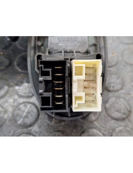 [106804] MANDO ELEVALUNAS DELANTERO IZQUIERDO  - IVECO DAILY CAJA CERRADA