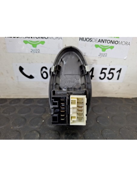 [106804] MANDO ELEVALUNAS DELANTERO IZQUIERDO  - IVECO DAILY CAJA CERRADA