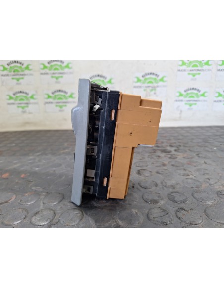 [105524] MANDO ELEVALUNAS DELANTERO IZQUIERDO  - MITSUBISHI CANTER 4.05 - (01/2005 - 01/2012)