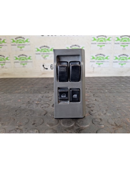 [105524] MANDO ELEVALUNAS DELANTERO IZQUIERDO  - MITSUBISHI CANTER 4.05 - (01/2005 - 01/2012)