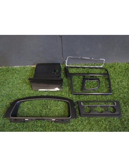 [93589] MOLDURA - VOLKSWAGEN GOLF VII LIM. (01/2012 - 12/2017)