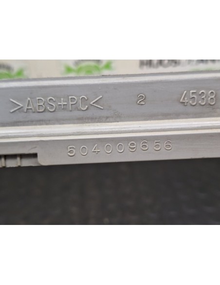 [102661] MOLDURA / CONSOLA RADIO - IVECO EUROCARGO TECTOR (01/2001 - 12/2003)