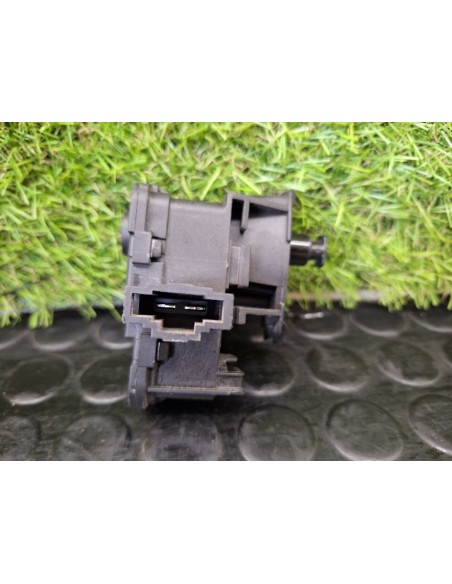 [102712] MOTOR / ACTUADOR TAPA COMBUSTIBLE - VOLKSWAGEN TOUAREG (01/2018 - ...)