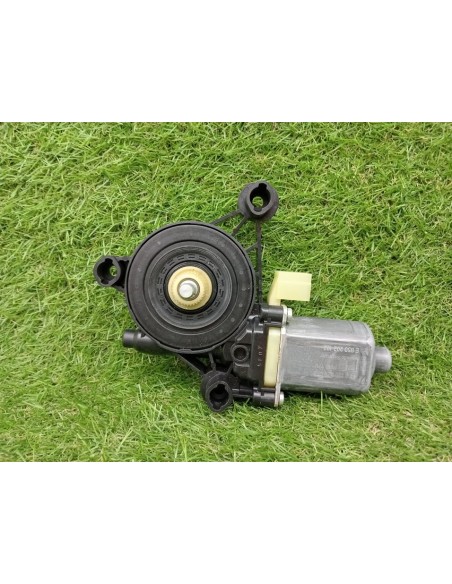 [96556] MOTOR ELEVALUNAS DELANTERO DERECHO - VOLKSWAGEN GOLF VII LIM. (01/2012 - 12/2017)