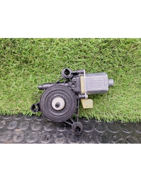 [102390] MOTOR ELEVALUNAS DELANTERO DERECHO - VOLKSWAGEN T-ROC (01/2017 - 12/2020)