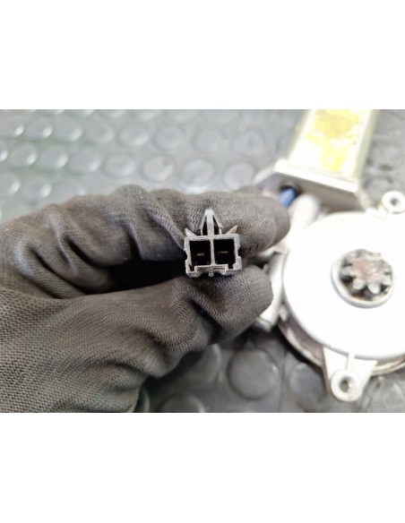 [103383] MOTOR ELEVALUNAS DELANTERO IZQUIERDO - NISSAN CABSTAR E (01/2002 - 12/2003)