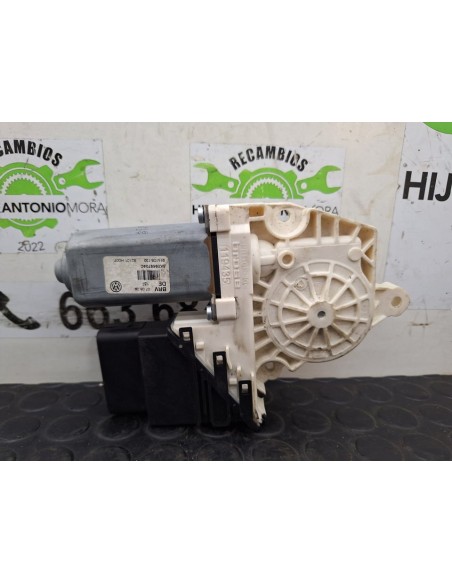 [101141] MOTOR ELEVALUNAS TRASERO DERECHO - VOLKSWAGEN GOLF VI (5K1)