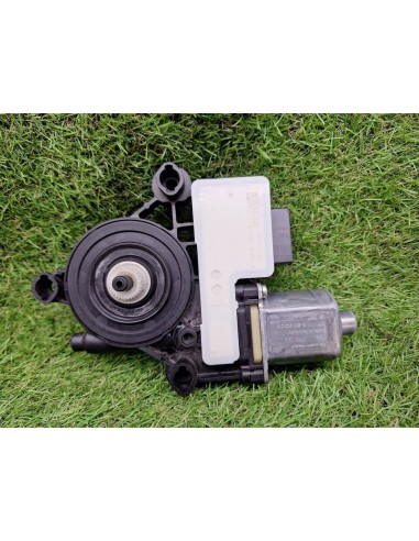 [99687] MOTOR ELEVALUNAS TRASERO DERECHO -...