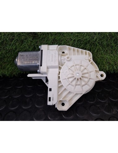 [101806] MOTOR ELEVALUNAS TRASERO IZQUIERDO -...