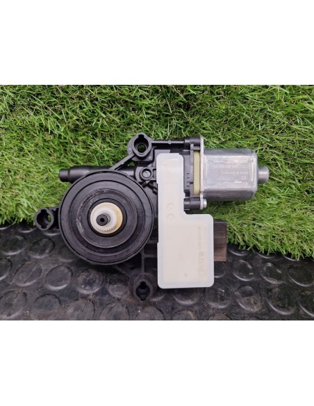 [102332] MOTOR ELEVALUNAS TRASERO IZQUIERDO - VOLKSWAGEN T-ROC (01/2017 - 12/2020)