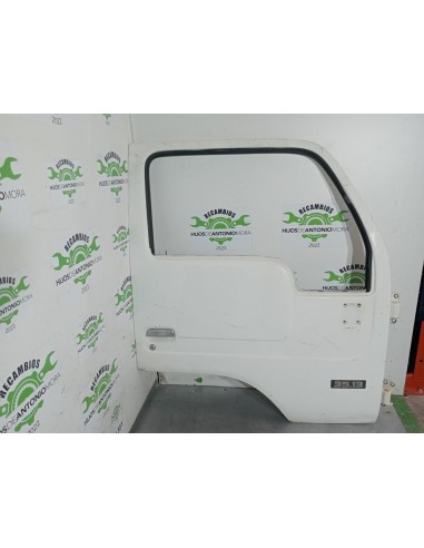 [101765] PUERTA DELANTERA DERECHA - NISSAN...