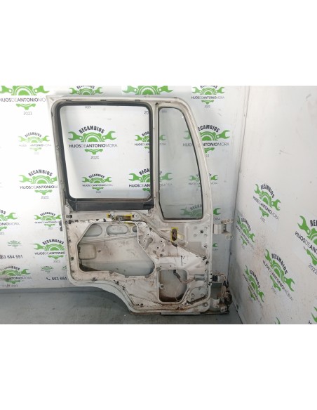 [105921] PUERTA DELANTERA IZQUIERDA - MAN LE 140