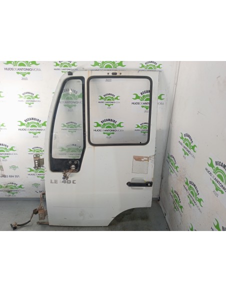 [105921] PUERTA DELANTERA IZQUIERDA - MAN LE 140