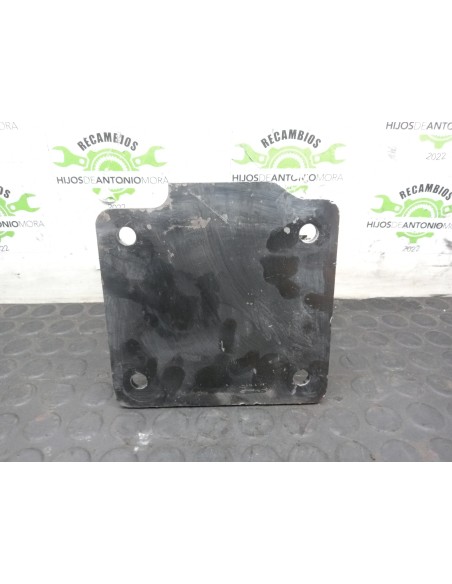 [105993] PUNTERA PARAGOLPE - NISSAN NT400 CABSTAR (01/20214-) (01/2014 - ...)