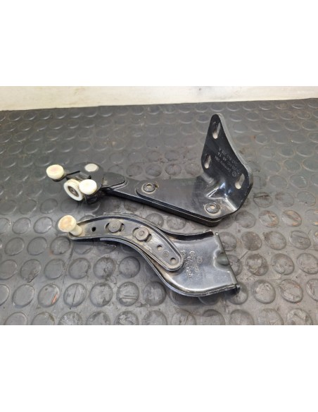 [94264] SOPORTE / GUIA PUERTA CORREDERA - VOLKSWAGEN CADDY KA/KB (2K)