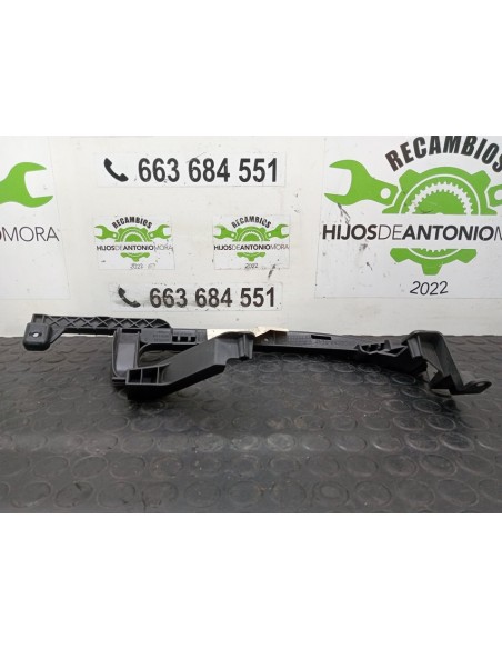 [99782] SOPORTE ESCAPE - MERCEDES CLASE A (BM 177)