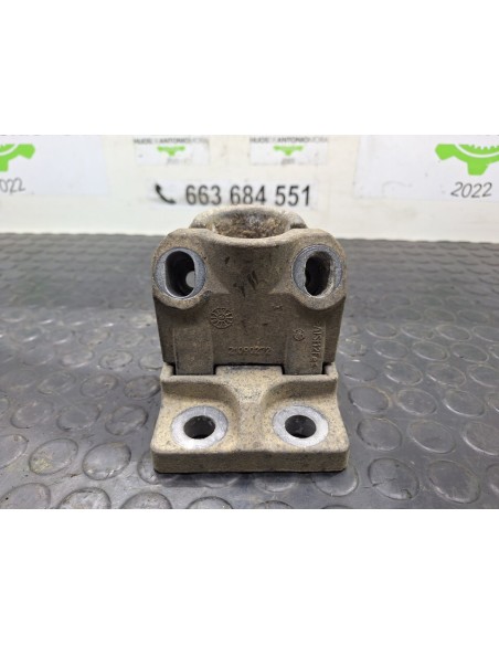 [99406] SOPORTE GUARDABARRO - RENAULT SERIE T (01/2013 - ...)